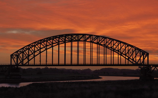 El famoso puente John Frost es el puente de carretera sobre el Bajo Rin en Arnhem. Jugó un papel imp ...