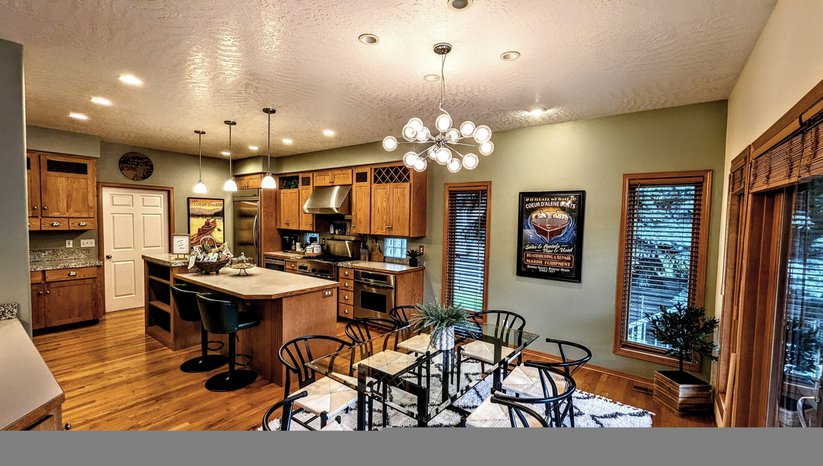 Casa lussuosa sul lungomare del Lago Coeur D Alene nel centro della città con spa, spiaggia, molo, tipi e giochi