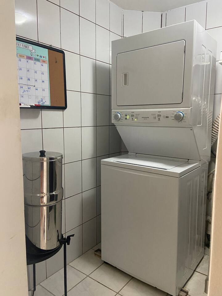 Filtro per acqua Berkeley, lavatrice/asciugatrice di dimensioni normali.