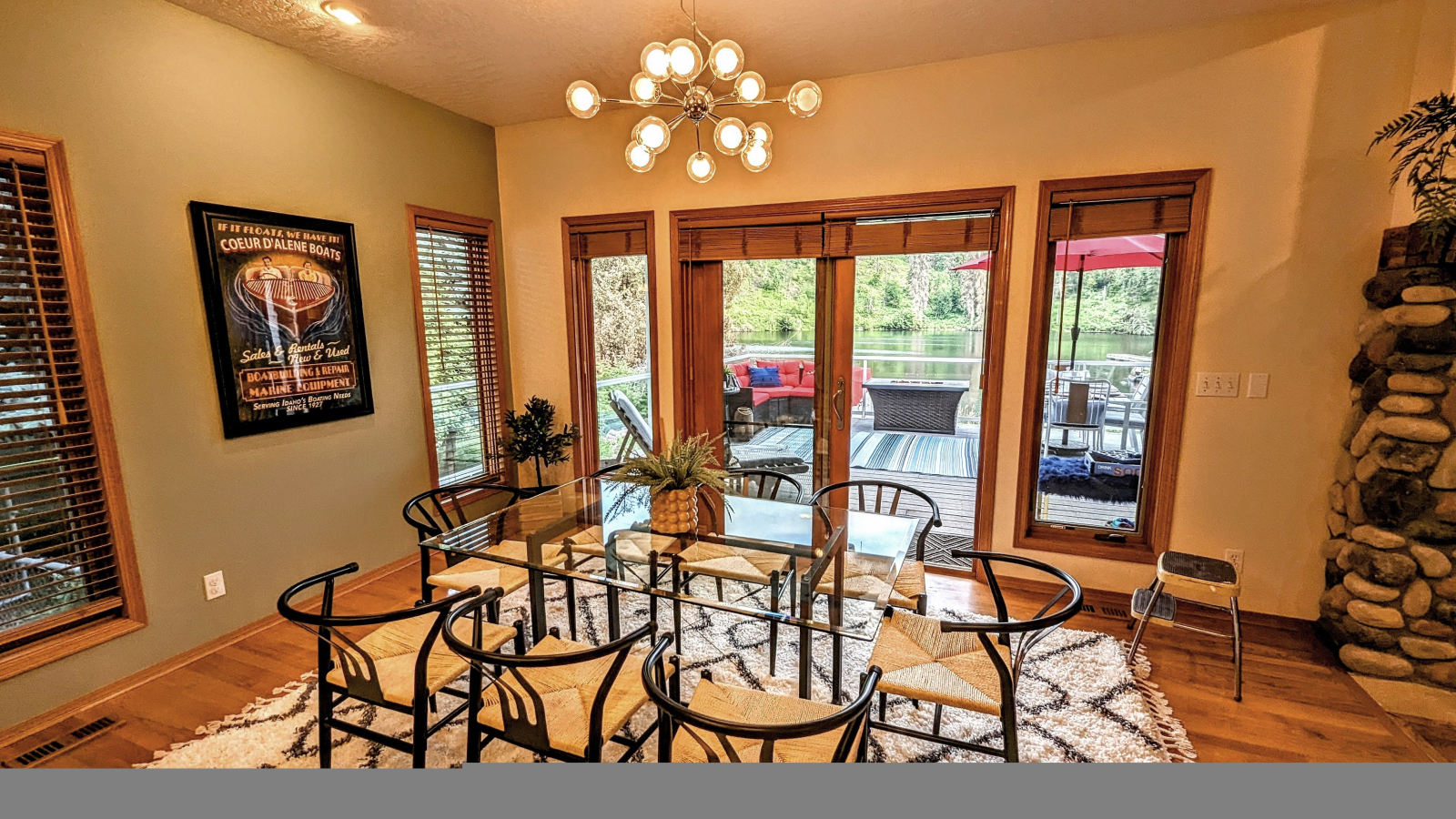 Casa lussuosa sul lungomare del Lago Coeur D Alene nel centro della città con spa, spiaggia, molo, tipi e giochi