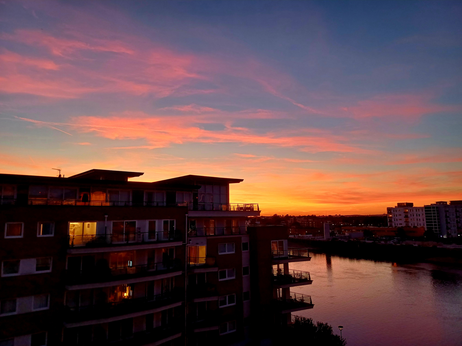 Bellissimi tramonti sul fiume dal nostro balcone esposto a ovest