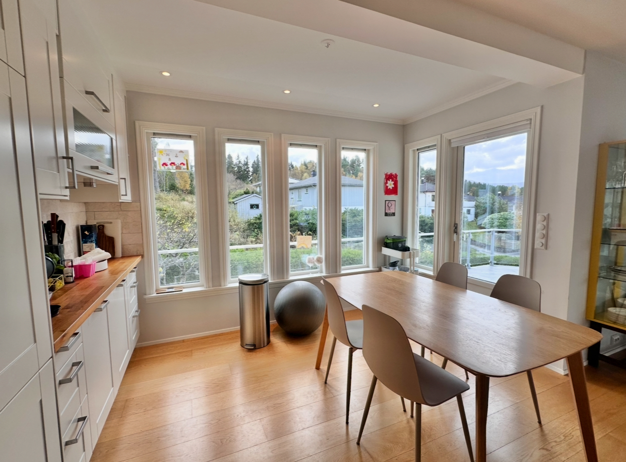 4 bedroom (8 beds) house in Ålesund with private yard