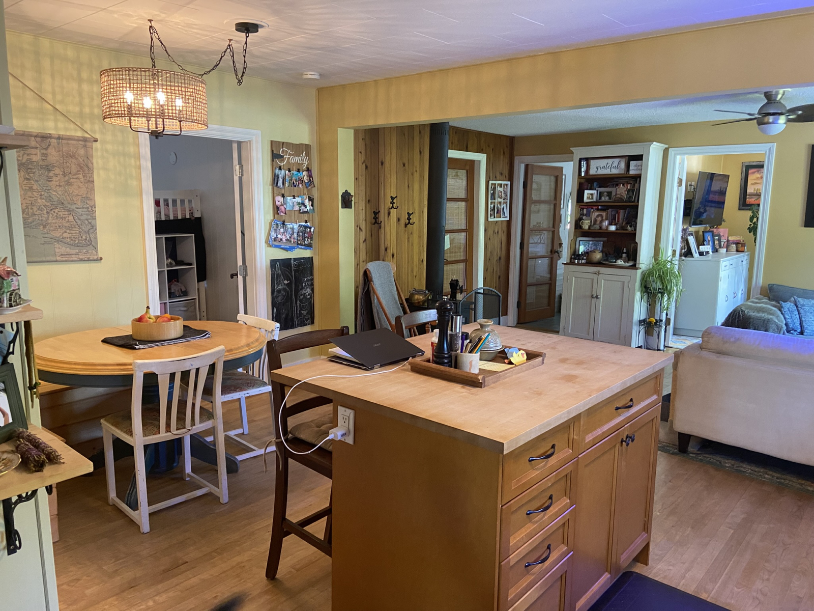 Kitchen -table has leaf insert and room for 6-8