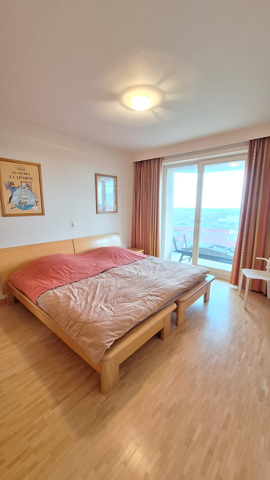 Dormitorio con cama doble interior