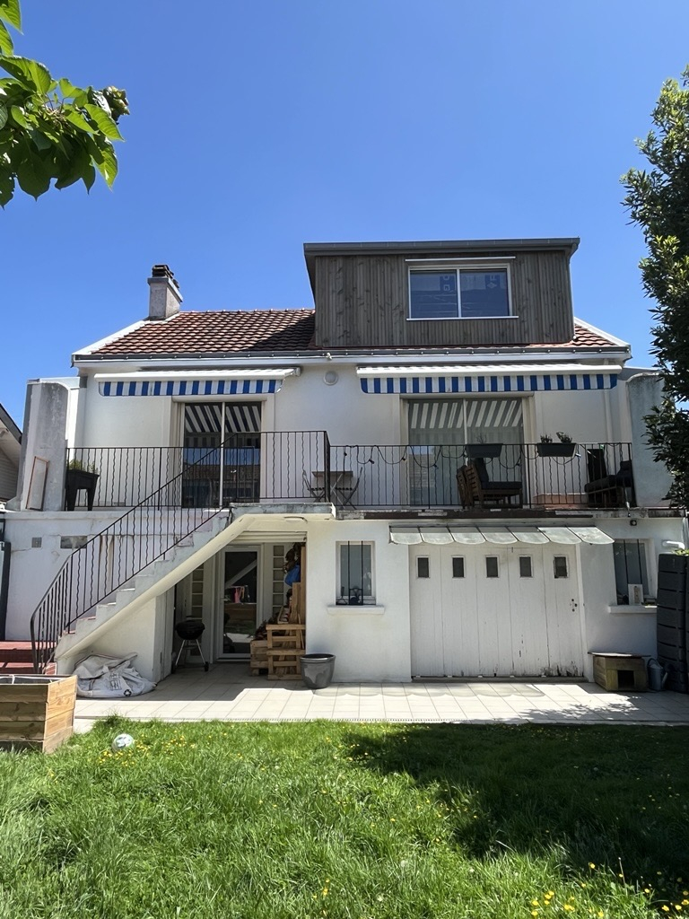 Nossa casa (lado do jardim)