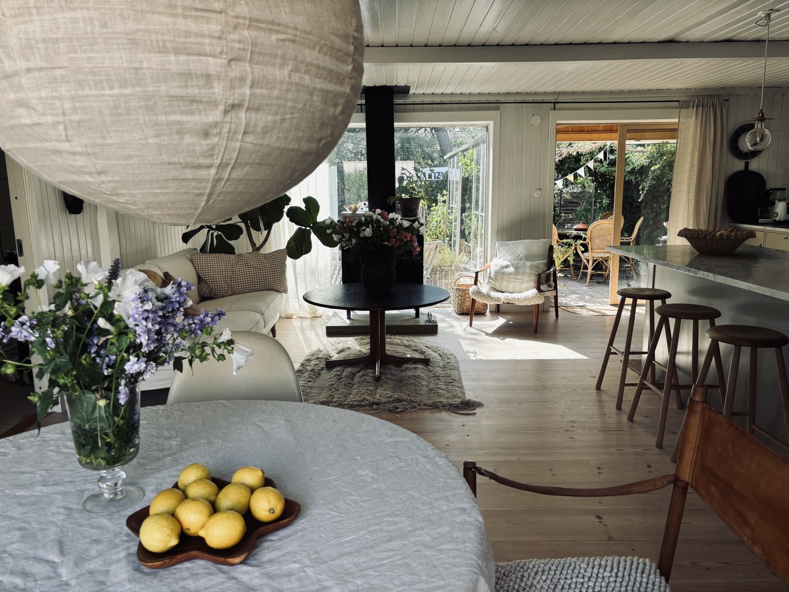 Social beach house by the most beautiful beach in Sweden. Close to nature, several white beaches, tranquility of Österlen and close to buzzing Copenhagen.