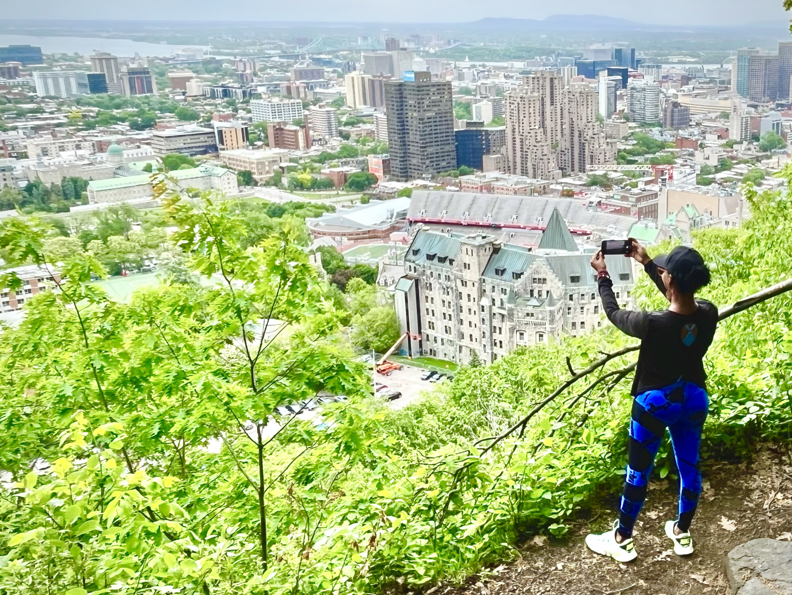 Mount Royal nach Osten, 30 Minuten leichte/mittelschwere Wanderung von Ihrem Platz entfernt.