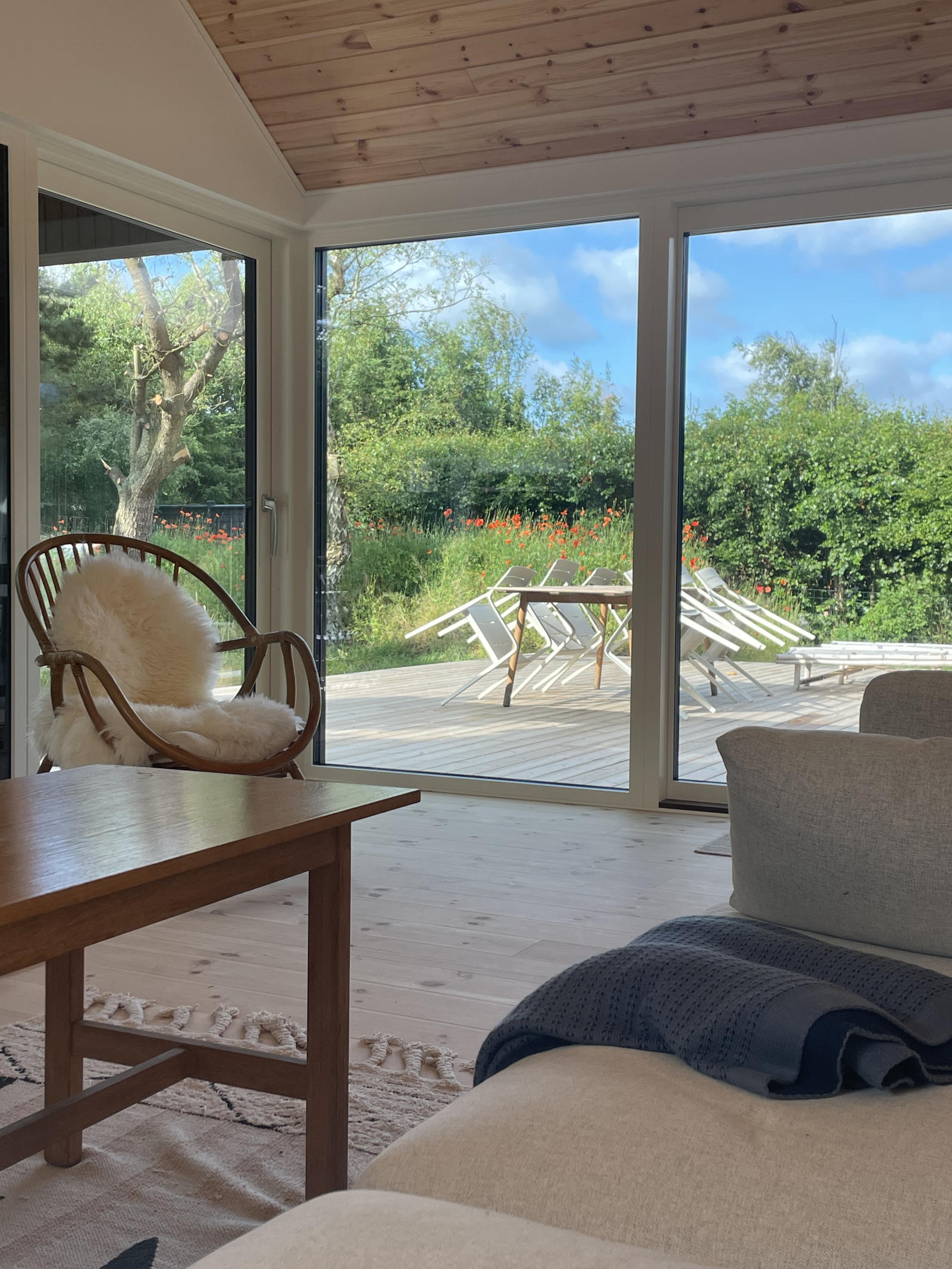 Vista al jardín desde la sala de estar