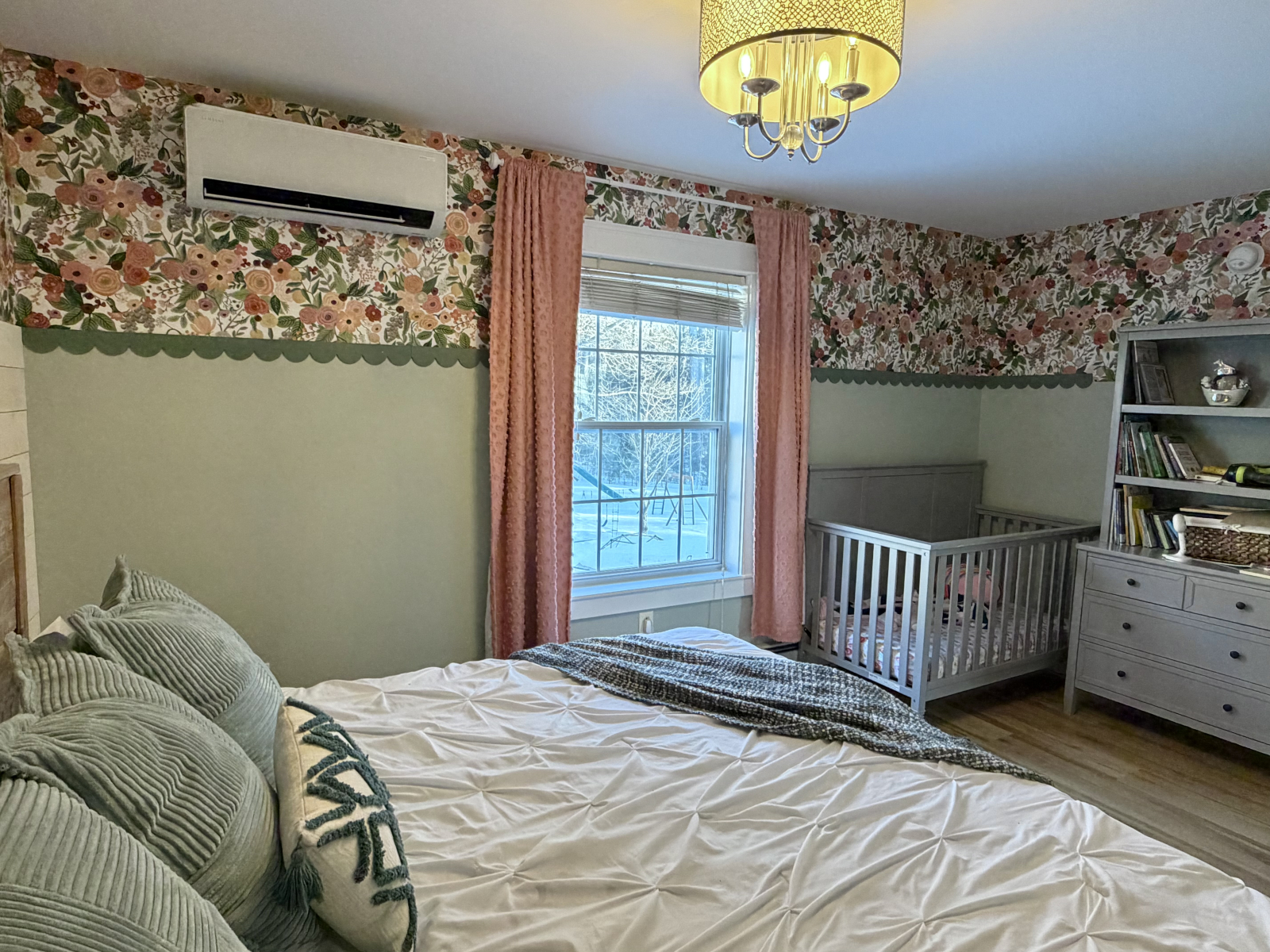 3rd bedroom with King bed and crib