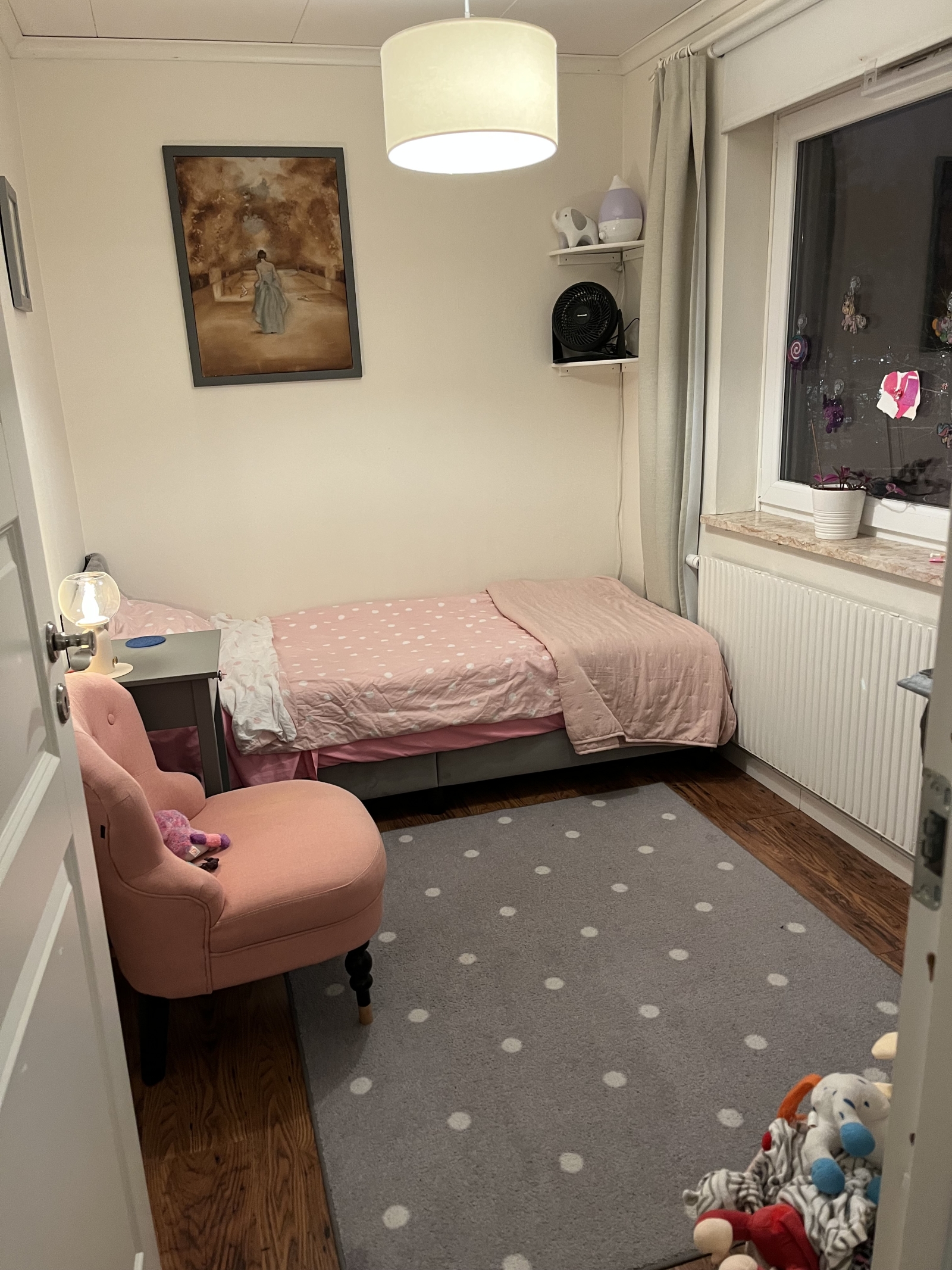 Bedroom with single bed