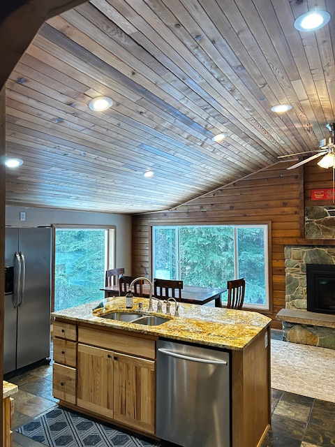 Vue de notre salle à manger depuis la cuisine