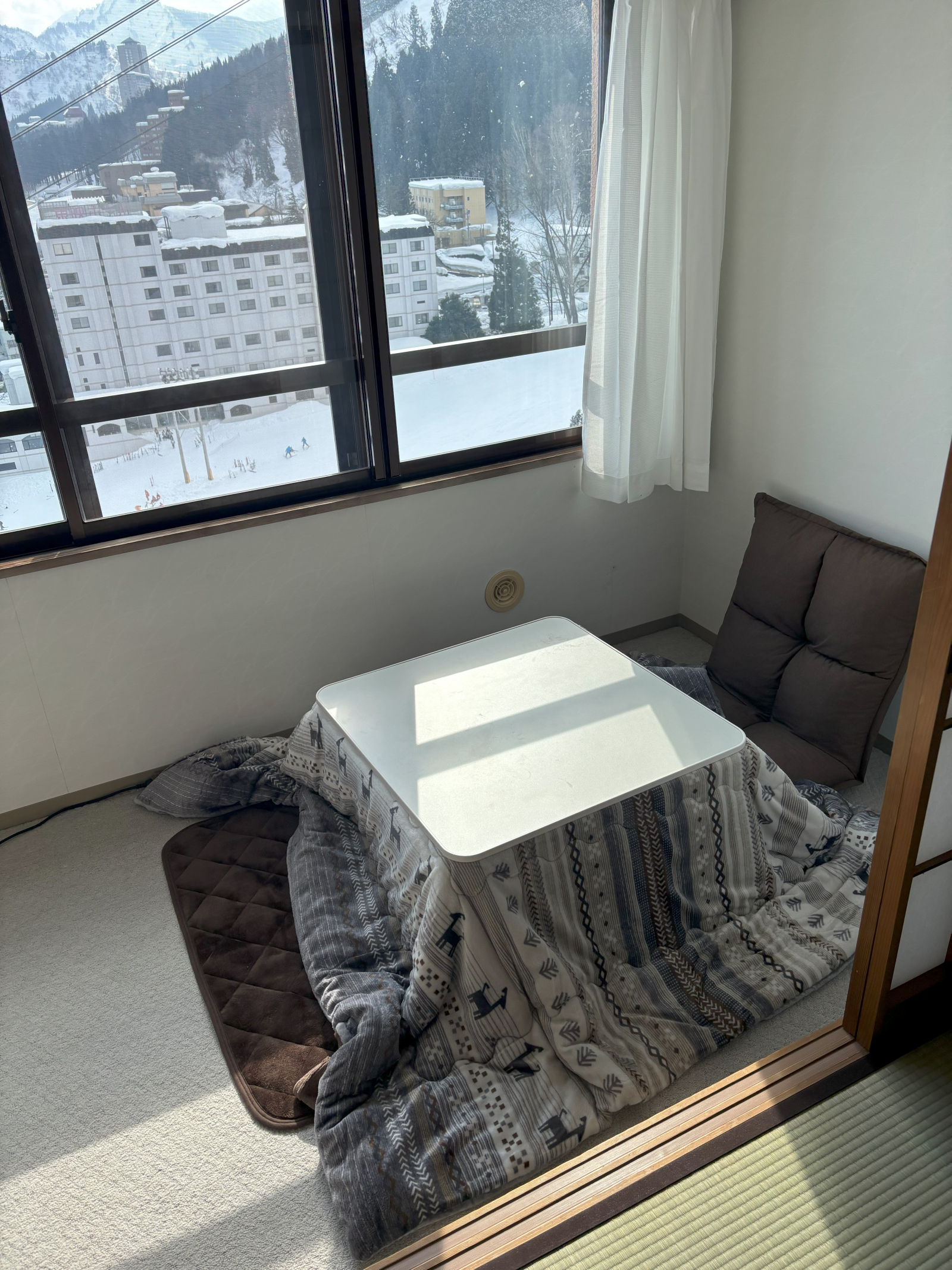 Kotatsu, traditioneller japanischer Heiztisch