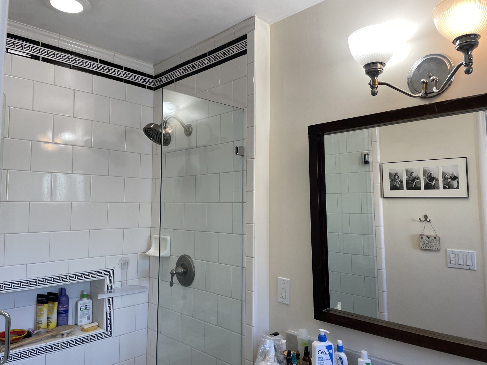 Dormitorio principal con ducha en suite