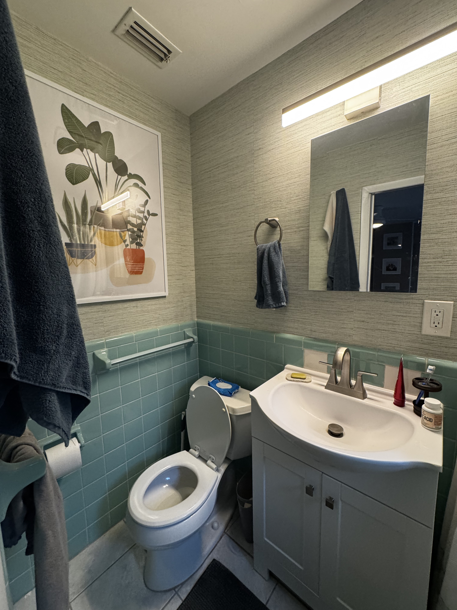 Badezimmer mit Duschkabine