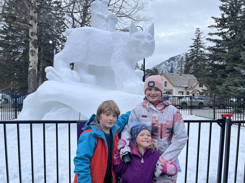Escultura na neve em Banff