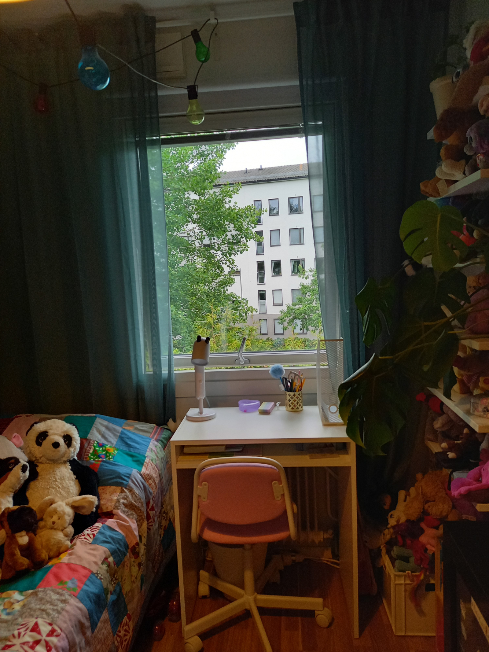 Bureau et jouets Coretas.