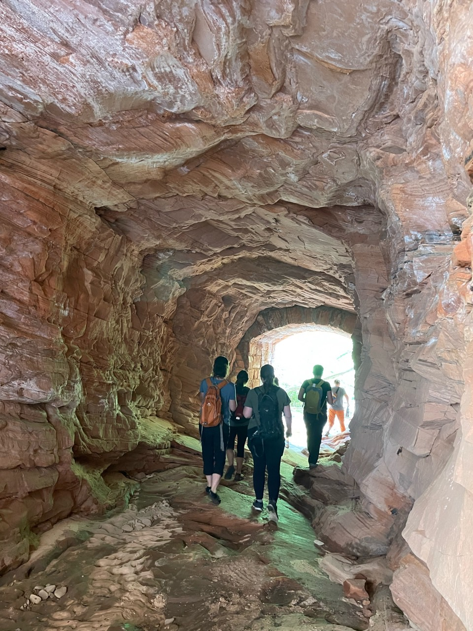 Un tunnel super sympa appelé « Belly of the Dragon » à environ 95 minutes en voiture (à l’est du par ...
