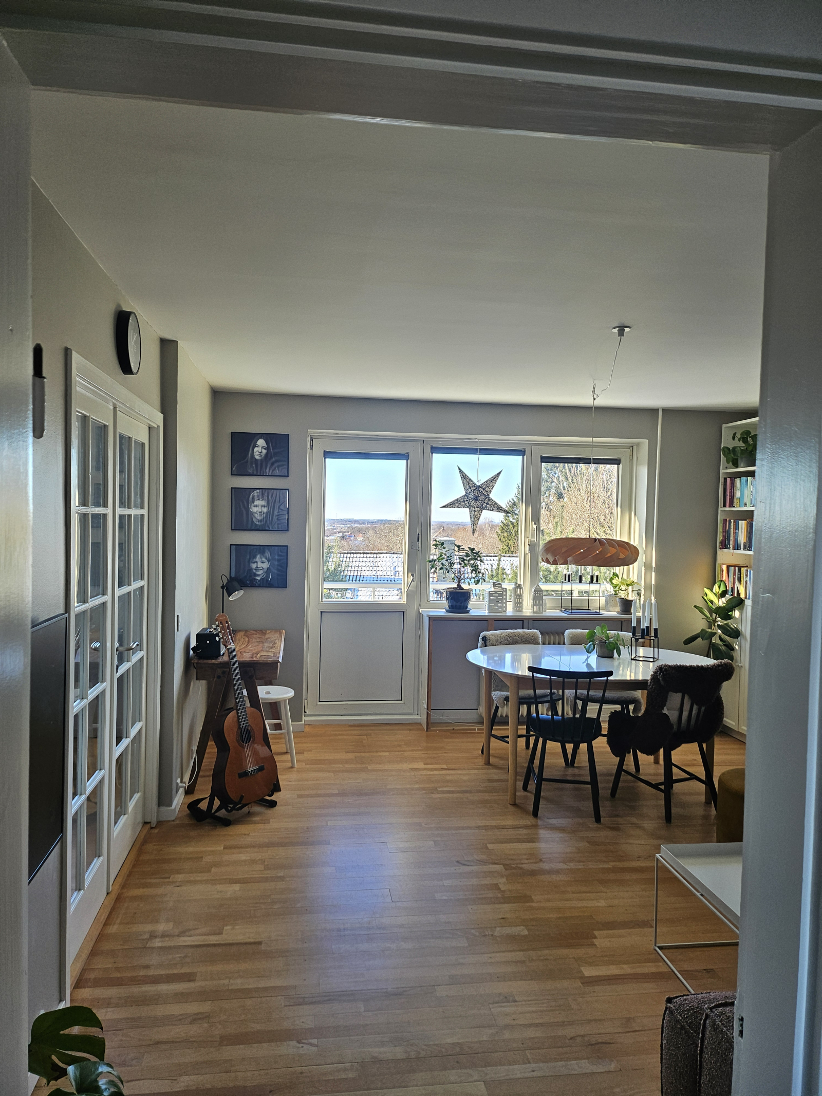 The living room has a big tv with chromecast and high speed wifi.