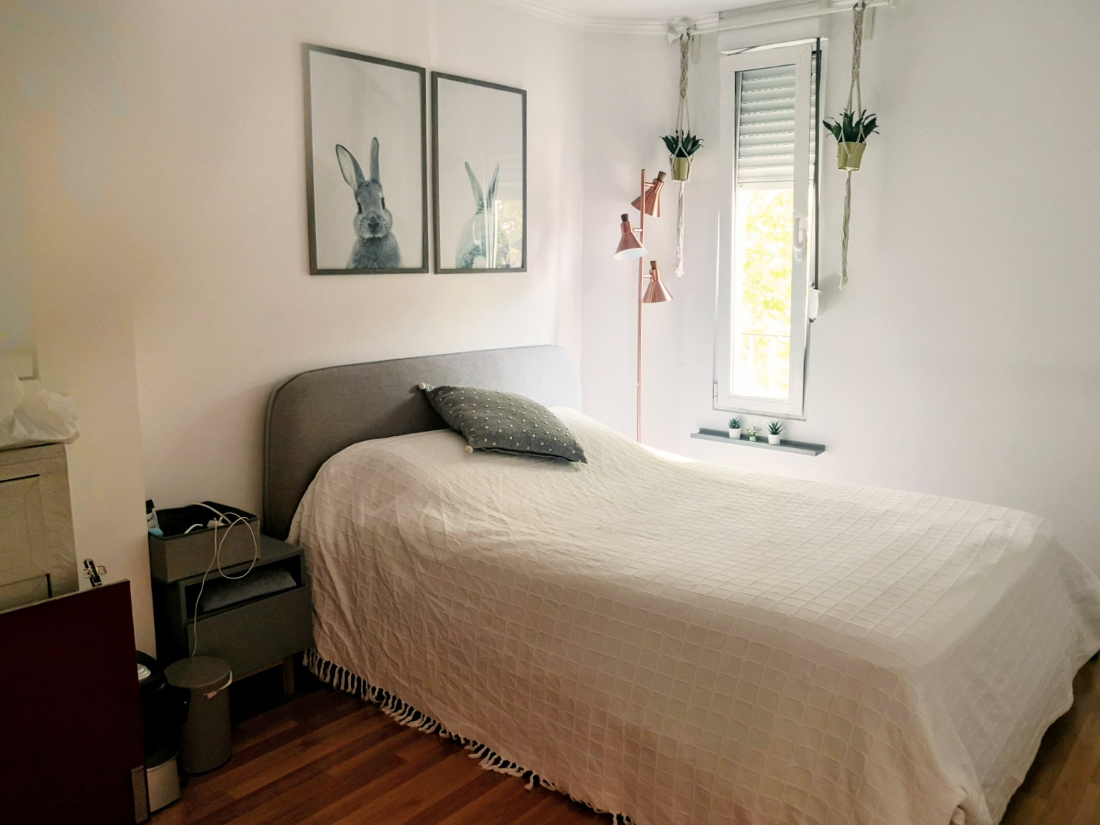 Cama tamanho 140 x 190 no quarto principal