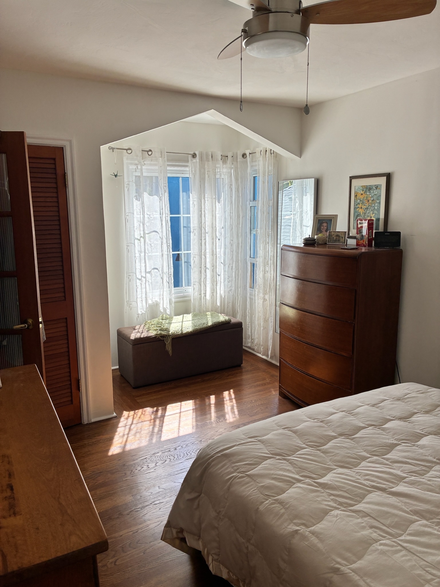Sonnige Leseecke im Hauptschlafzimmer