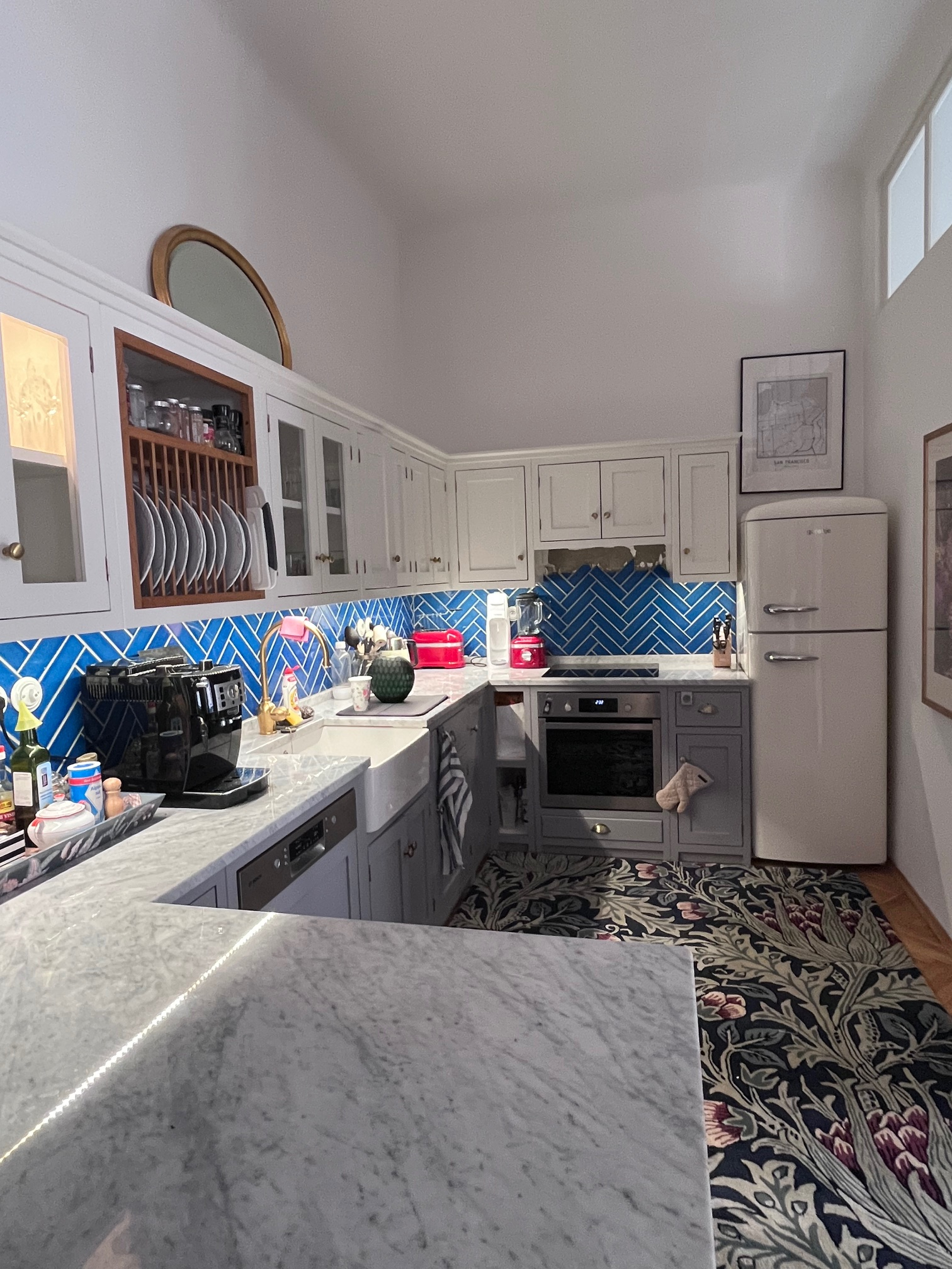 Cozy, quiet apartment in Prague's Nove Mesto district. As central as you can get, but in an area less touristy than Old Town. Surrounded by a lively neighborhood with plentiful restaurants, cafes, tourist attractions.