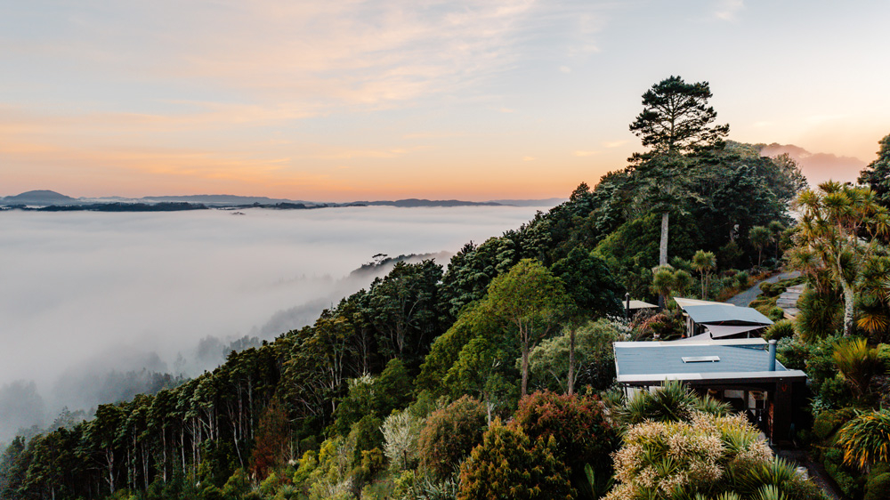 Certains matins, nous nous retrouvons au-dessus des nuages.