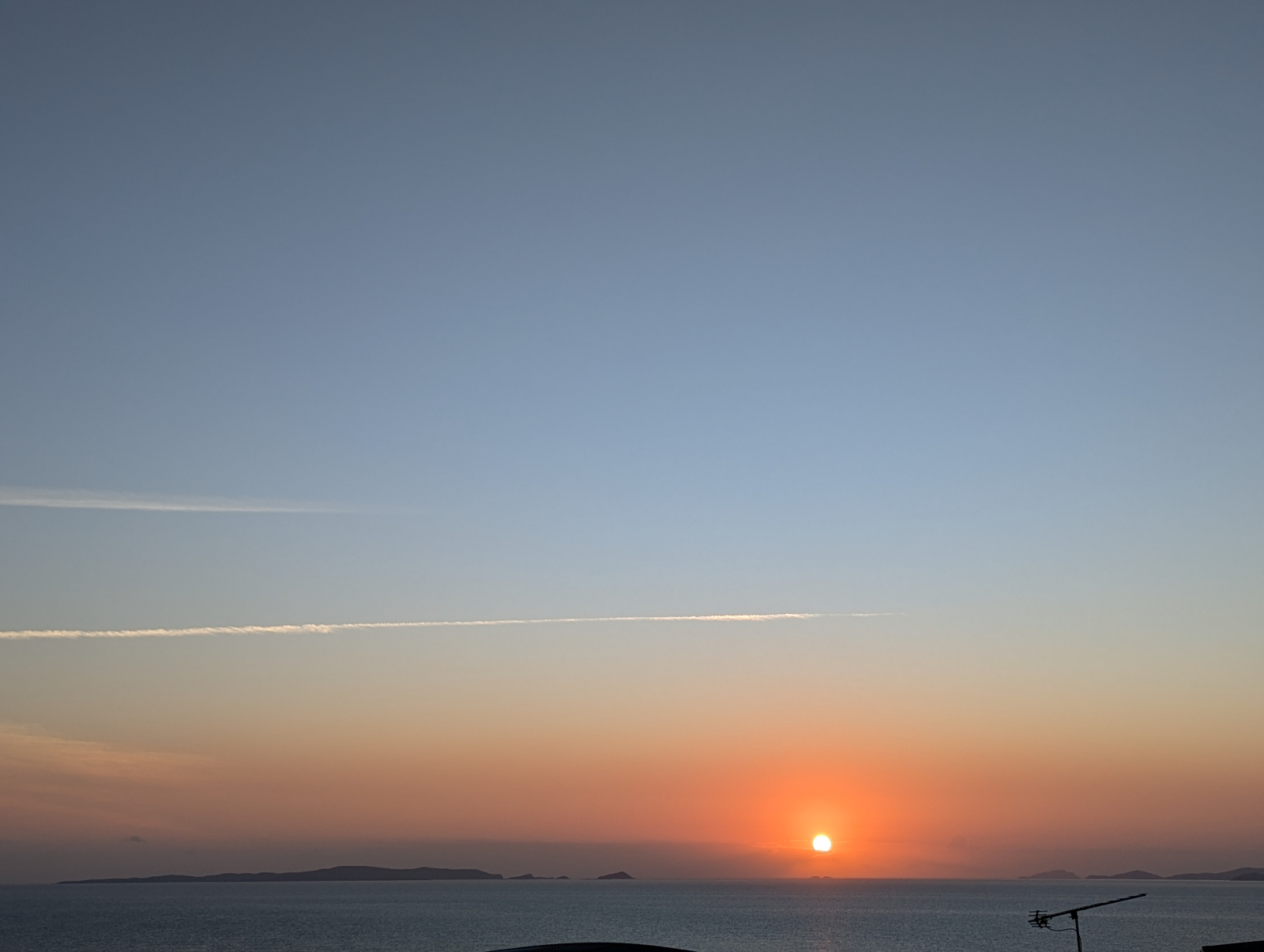 Alba dal balcone attraverso le isole di Keppel Bay