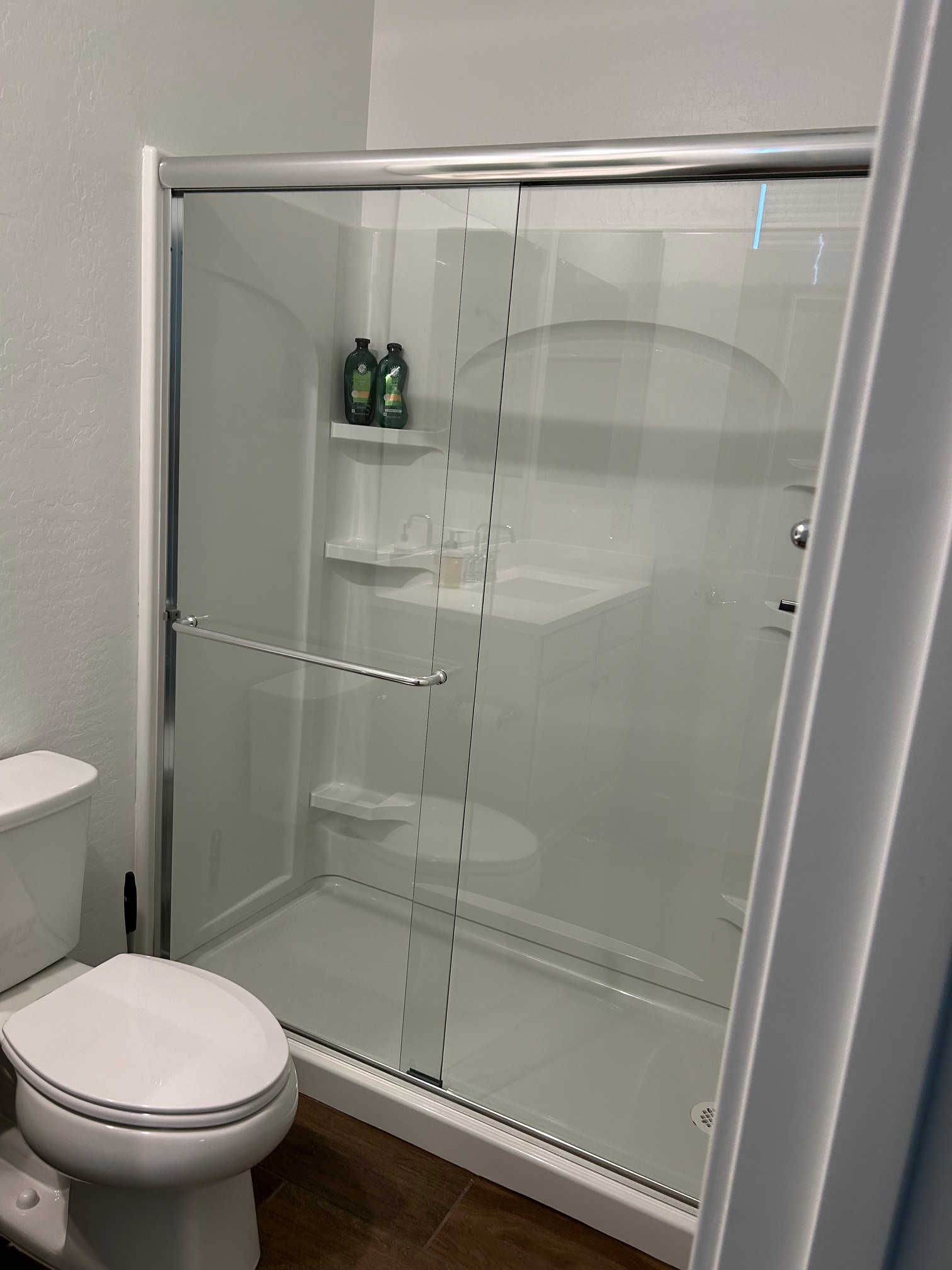 Baño completo con ducha a ras de suelo