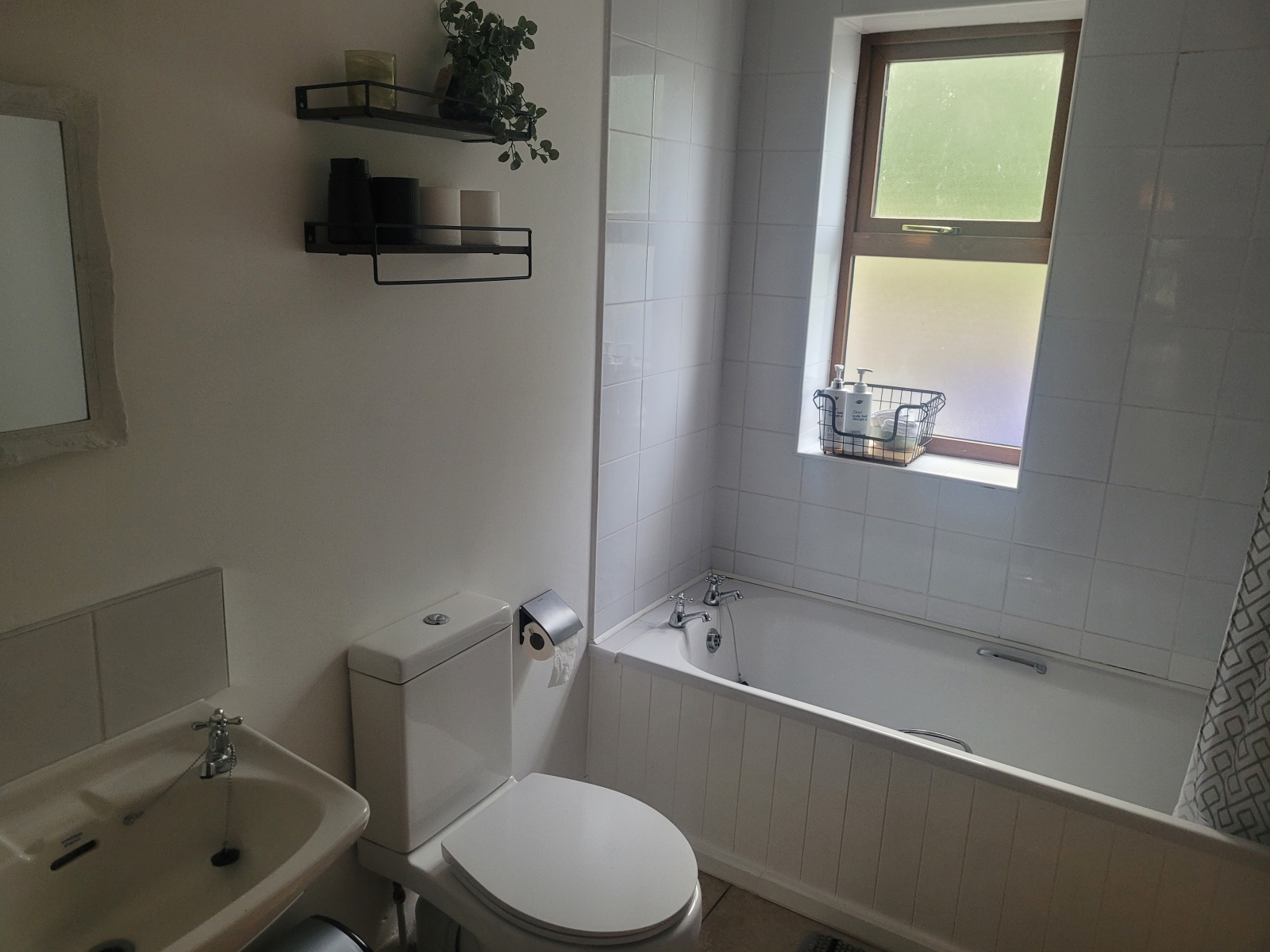 Comfy modern cottage in easy walking distance to Westport Town and other local amenities