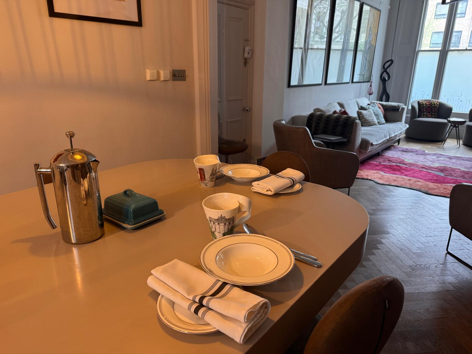 Large 2 bedroom flat in the heart of West London