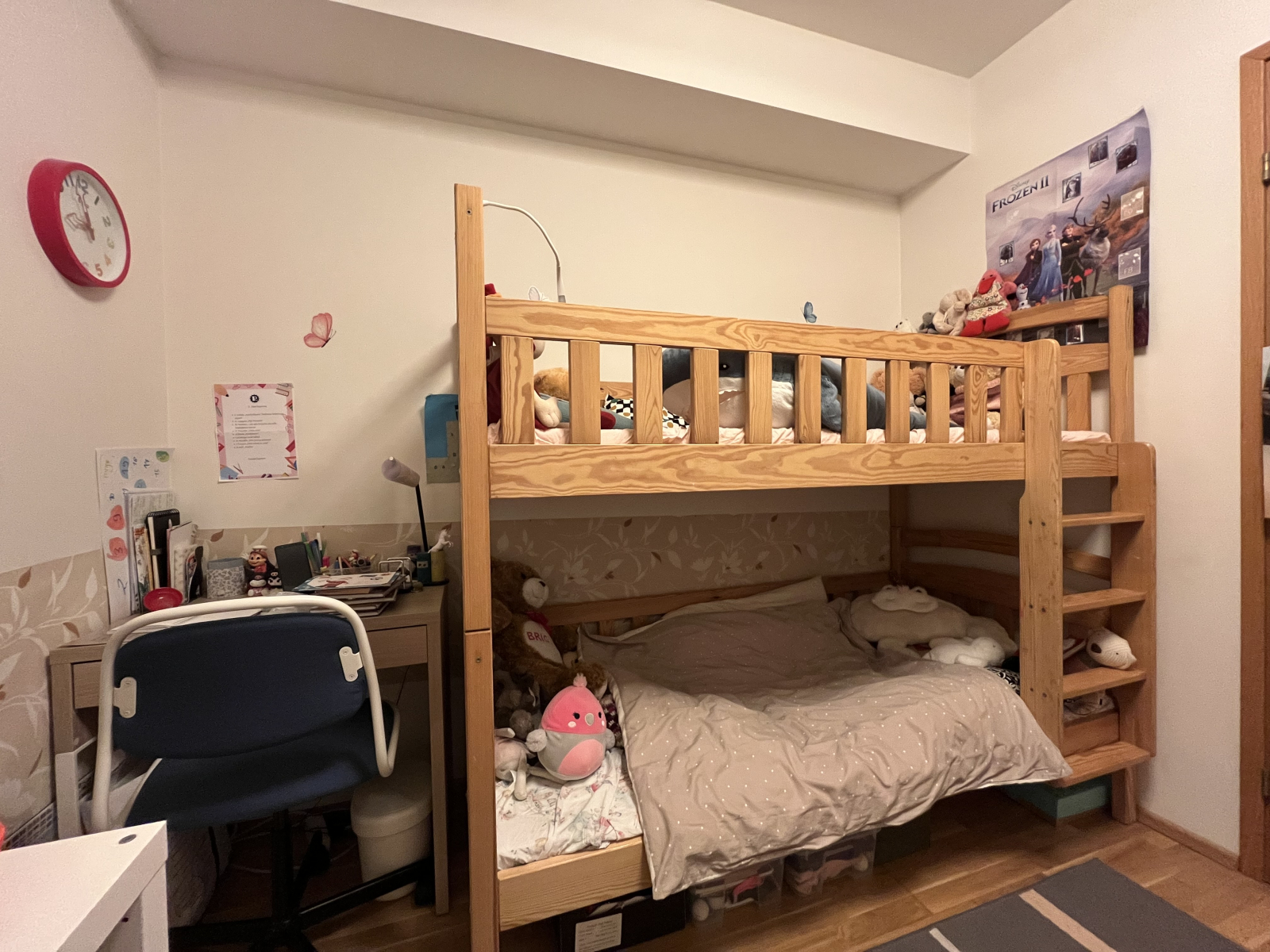 Kids room with 80 x 180cm bunk bed