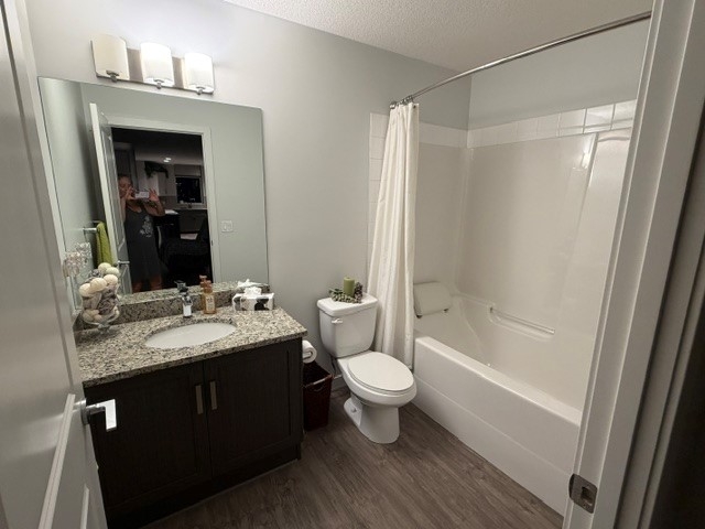 Executive-Penthouse-Suite in Calgary, AB, Kanada, mit Blick auf Stadt und Berge!
