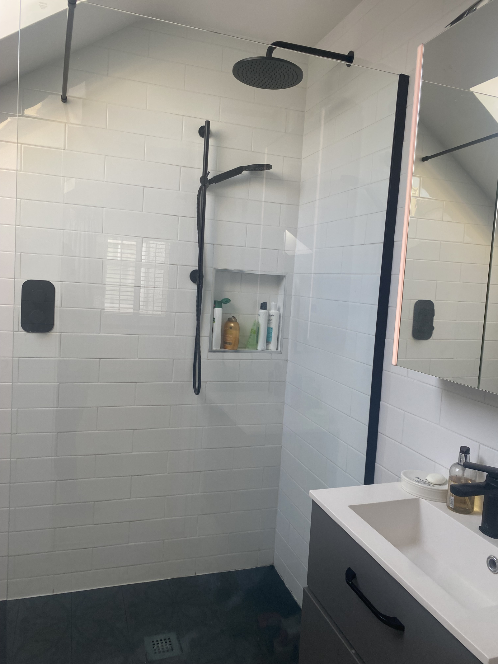 Quarto principal com casa de banho privativa