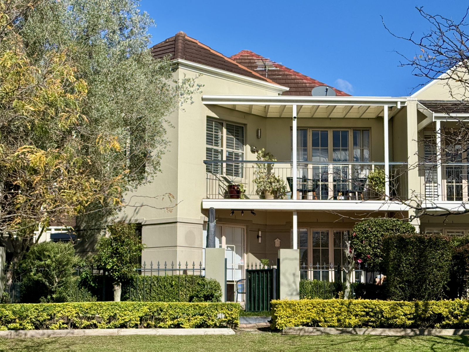 Achterkant van het huis met uitzicht op een park