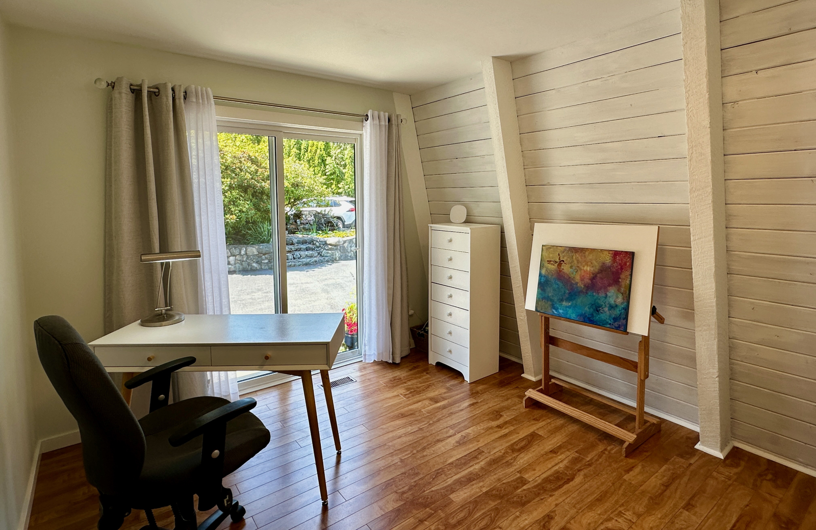 Ufficio con vista sul letto di rodo, stagno con cascata.