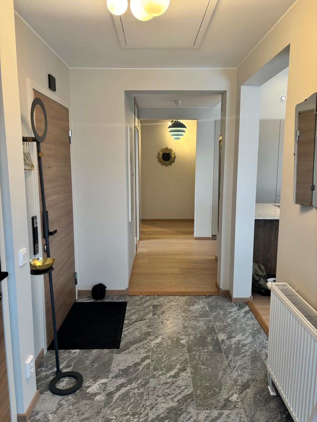 5-room penthouse with huge roof terrace and two balconys, excellent communications