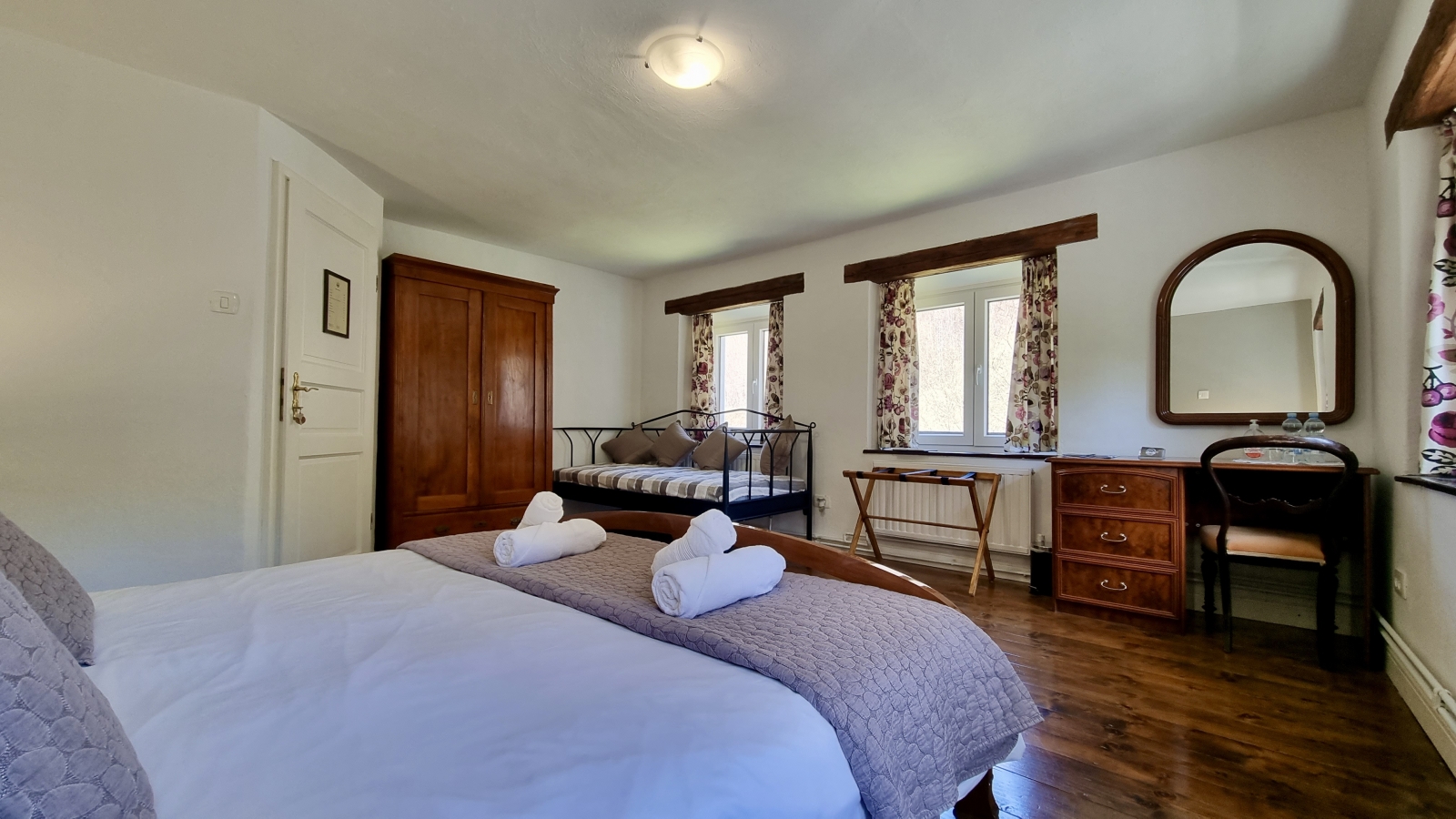 Double room with extra single bed / or couch