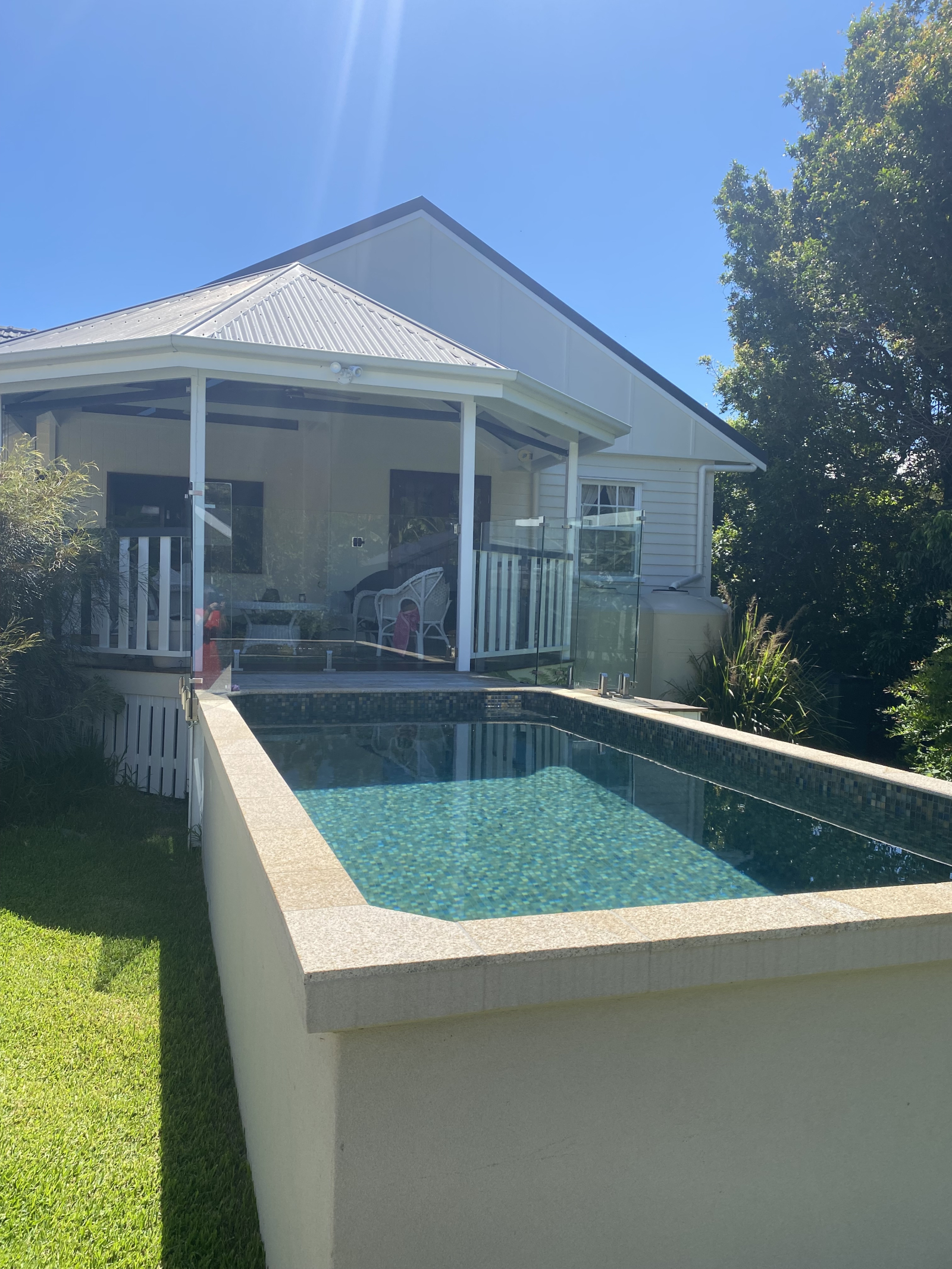 Piscina aquecida de magnésio para nadar o ano todo.