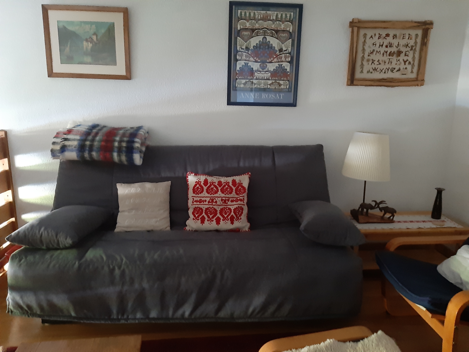 Salotto al mezzanino con nuovo divano letto e buon materasso...
