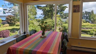 Sala de jantar com vista para Roberts' Bay