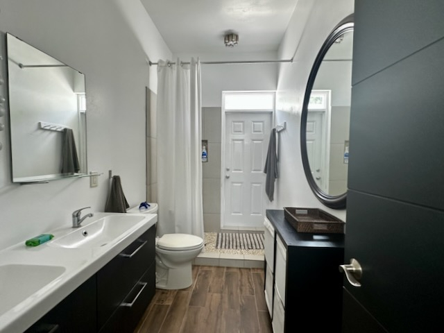 Modern, tiny home with plunge pool in lush garden