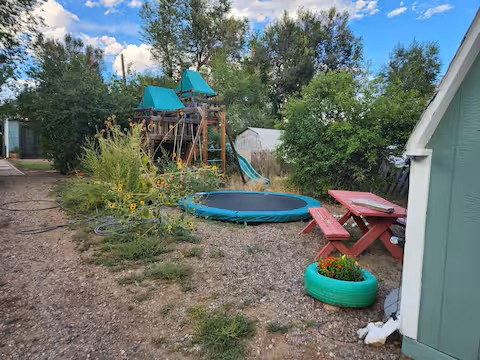 Arvada Olde town cabin feel home with hot tub and sauna.