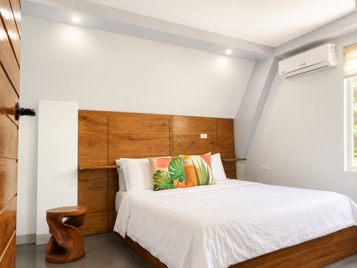 Dormitorio en la segunda planta - cama de matrimonio, aire acondicionado tipo split