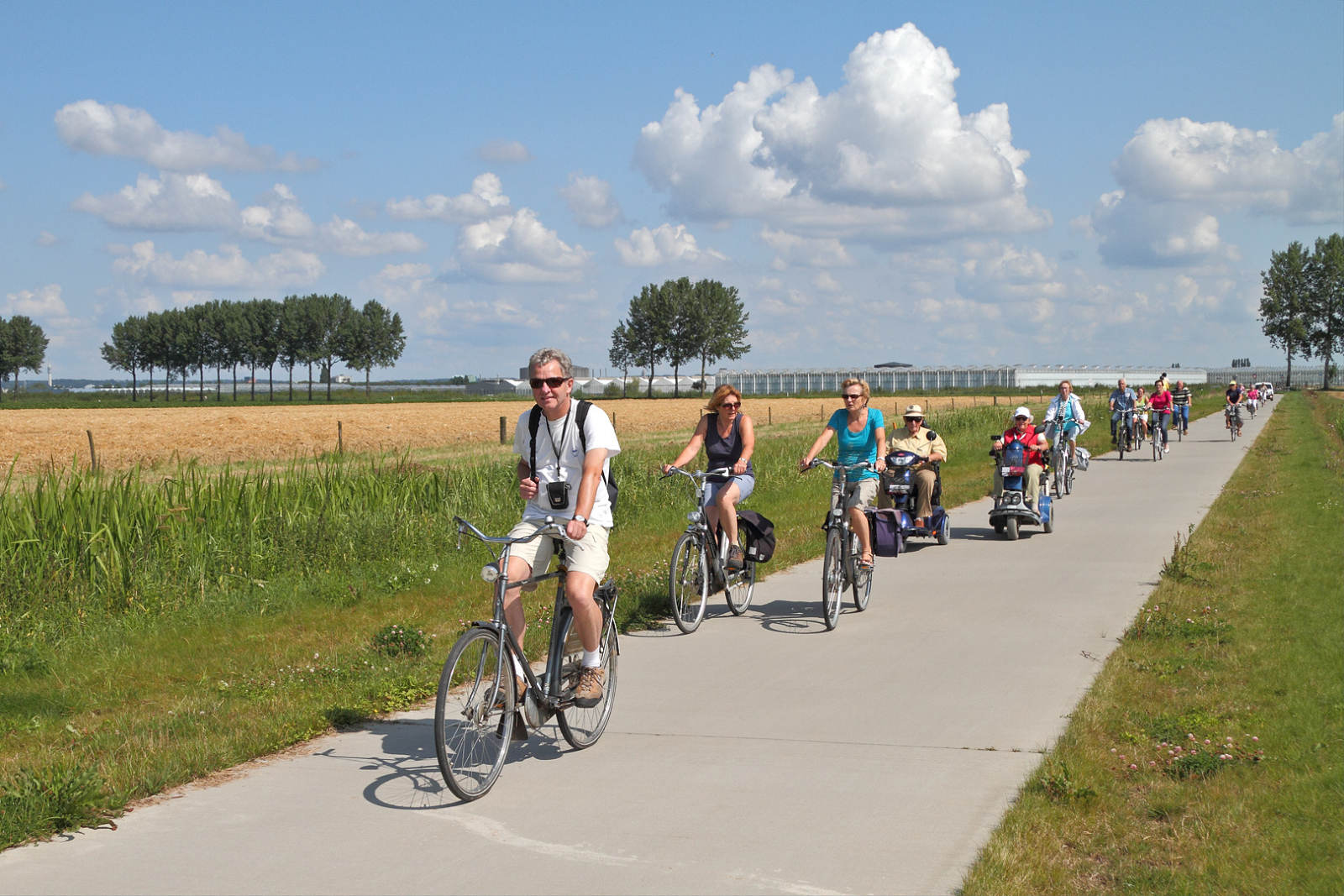 ¡Qué holandés, verdad! Nos encanta el ciclismo. En Arnhem y sus alrededores, hay una red muy extensa ...