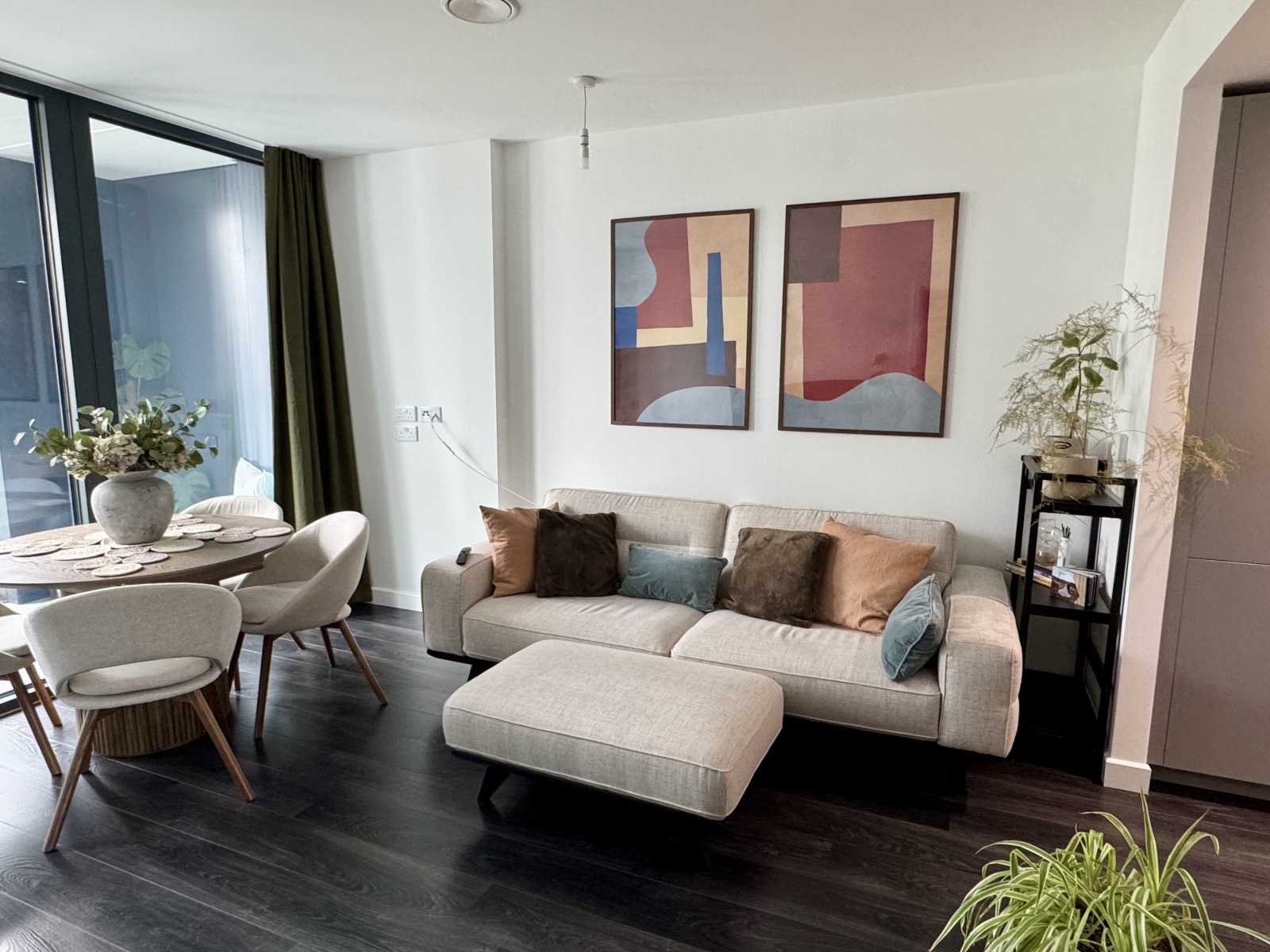 A cool, modern flat with plenty of character - comfortable, welcoming and a great base for exploring.