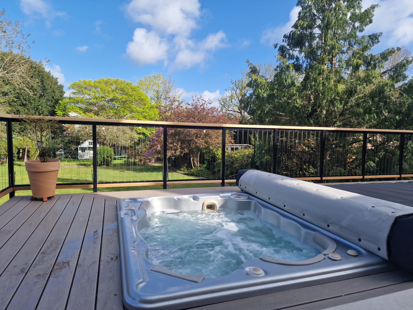 Hot tub and swimspa