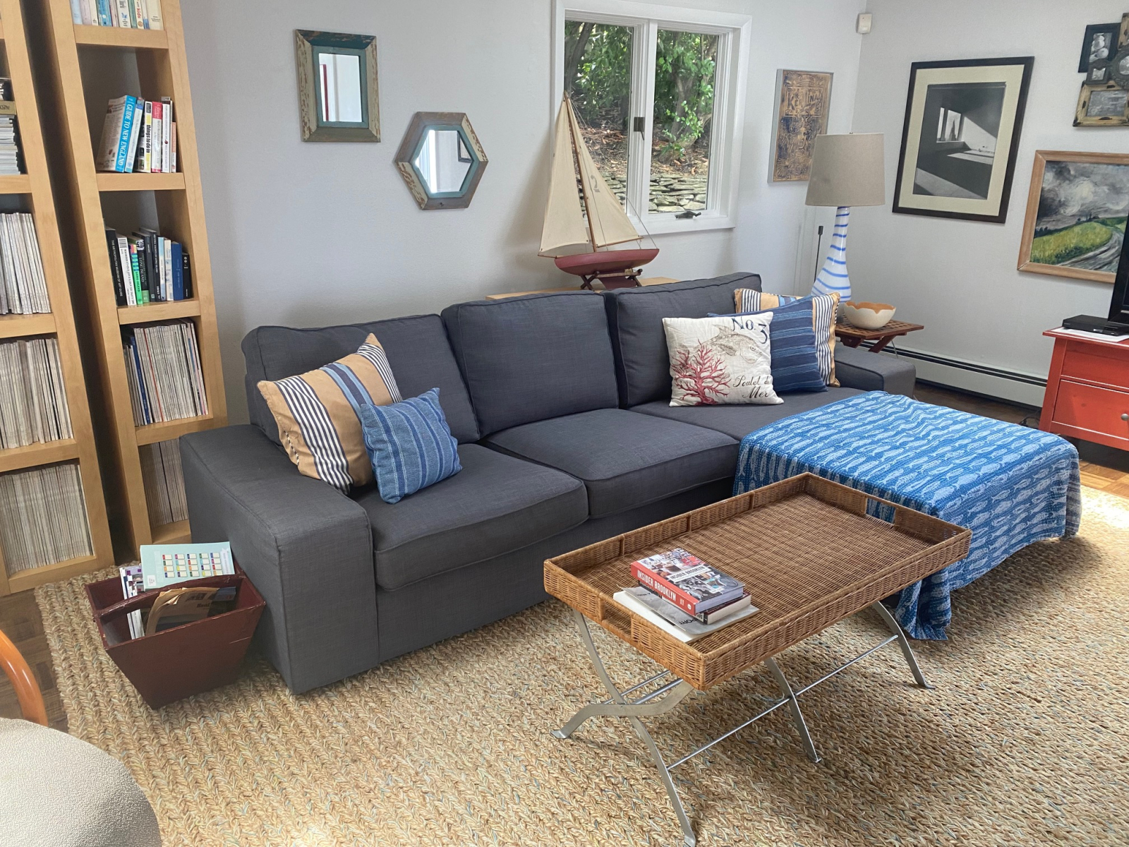 Salon à flanc de colline avec TV 40", une sélection de films et de jeux