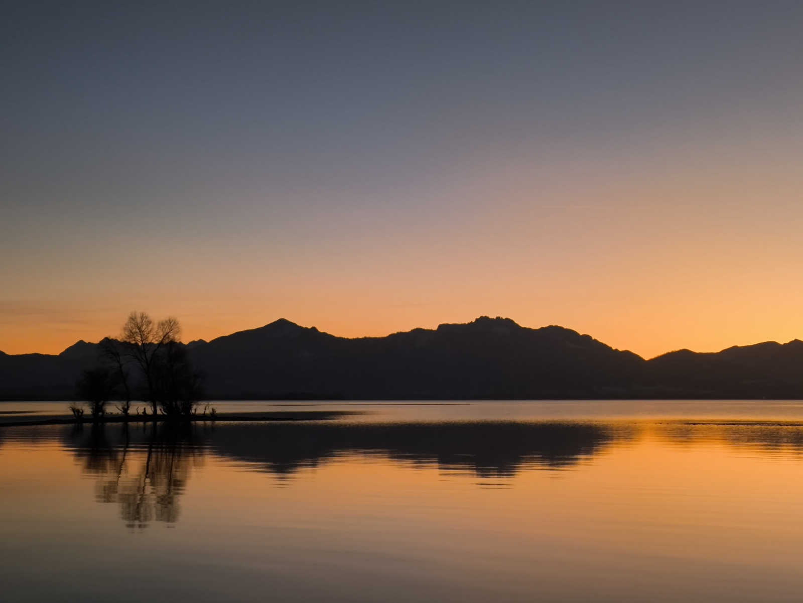 Zonsondergang bij het meer