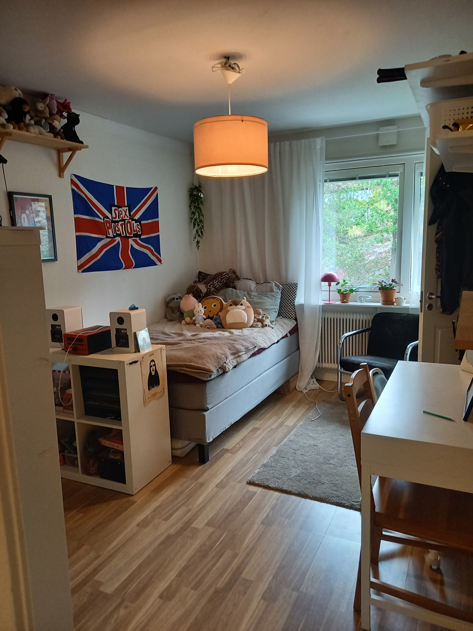 Salle Miras. Lit queen size confortable. 120 cm