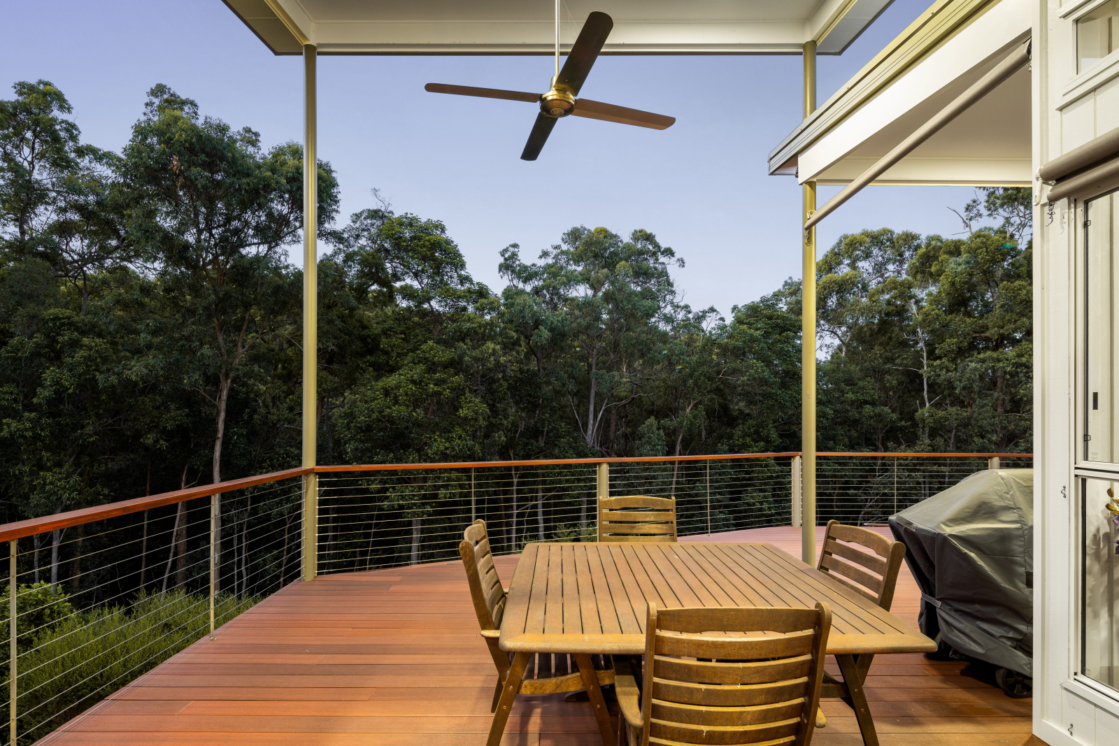 Unser luftiges Deck im Obergeschoss.